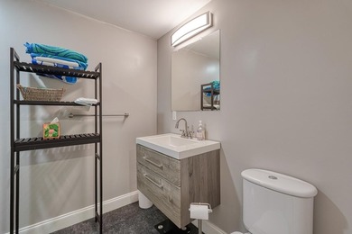 Welcome to this beautifully maintained lakefront residence - photo 22