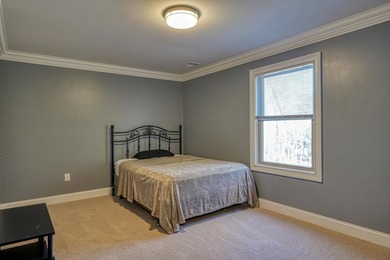 Welcome to this beautifully maintained lakefront residence - photo 25