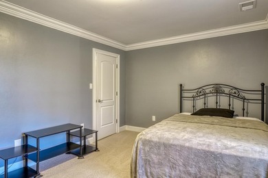 Welcome to this beautifully maintained lakefront residence - photo 26