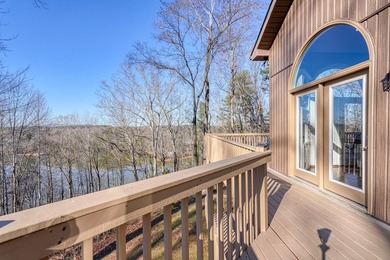 Welcome to this beautifully maintained lakefront residence - photo 31