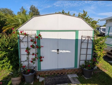 Enjoy the Florida Lifestyle Here! Large Back Corner Lot with - photo 3