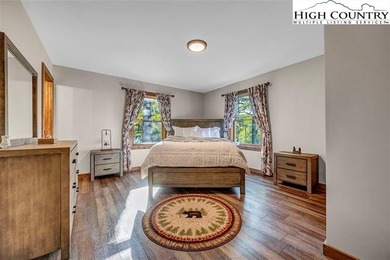 Nestled under the peaks of Sugar Mountain is this 3 bedroom, 3.5 - photo 14