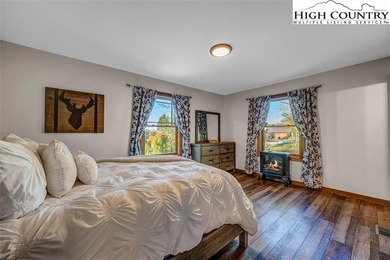 Nestled under the peaks of Sugar Mountain is this 3 bedroom, 3.5 - photo 16