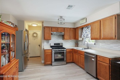 Welcome to 18 Penny Lane! This beautifully maintained 4 bed, 2.5 - photo 16