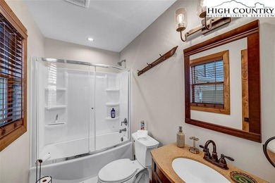 Nestled under the peaks of Sugar Mountain is this 3 bedroom, 3.5 - photo 17