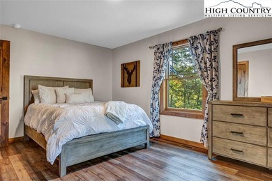 Nestled under the peaks of Sugar Mountain is this 3 bedroom, 3.5 - photo 18