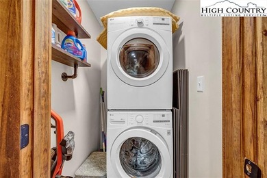 Nestled under the peaks of Sugar Mountain is this 3 bedroom, 3.5 - photo 19