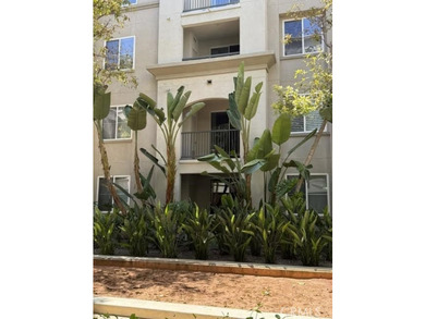 Lovely and immaculate resort-like living in a prime area of - photo 24