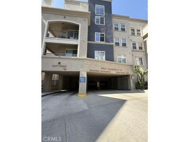 Lovely and immaculate resort-like living in a prime area of - photo 29