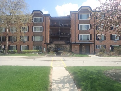 Welcome to this private comfy, corner, convenient condo located - photo 1