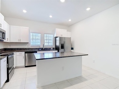 ** OUTSTANDING TOWNHOME, MINUTES FROM DOWNTOWN WITH 2+CAR GARAGE - photo 4