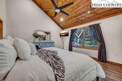 Nestled under the peaks of Sugar Mountain is this 3 bedroom, 3.5 - photo 35