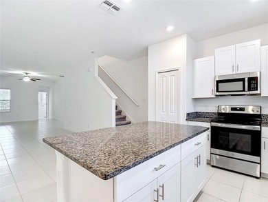 ** OUTSTANDING TOWNHOME, MINUTES FROM DOWNTOWN WITH 2+CAR GARAGE - photo 5
