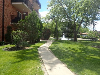 Welcome to this private comfy, corner, convenient condo located - photo 5
