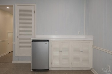 Welcome to this conveniently located 3 bedroom, 2.5 bath home - photo 7