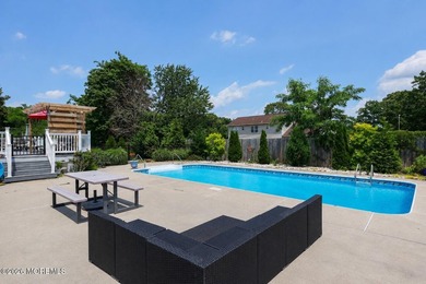 Welcome to 18 Penny Lane! This beautifully maintained 4 bed, 2.5 - photo 44
