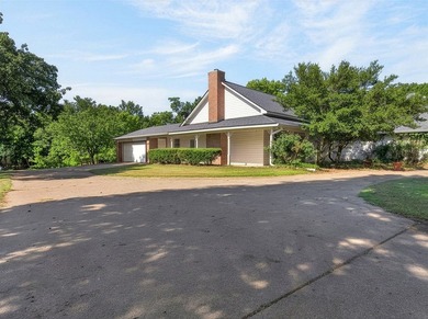 Lake Alvarado Home Active Under Contract in Alvarado Texas