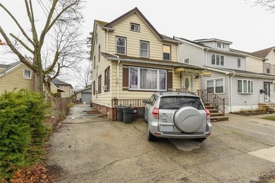 Well maintained two family in residential Rosedale. Both floors - photo 2