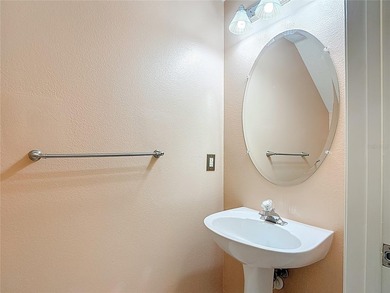 GATED TOWNHOME close to BAYSHORE BLVD, 3 Bed/2Full Baths /2Half - photo 17