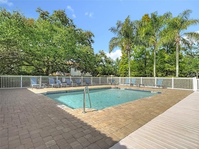 GATED TOWNHOME close to BAYSHORE BLVD, 3 Bed/2Full Baths /2Half - photo 25