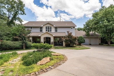 COME EXPLORE KENSINGTON HEIGHTS! This stunning 4-Bedroom, 4 - photo 3