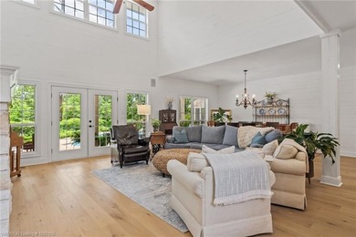 COME EXPLORE KENSINGTON HEIGHTS! This stunning 4-Bedroom, 4 - photo 6