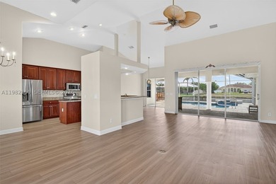 Wake up to the promise of a perfect Florida day in this - photo 4