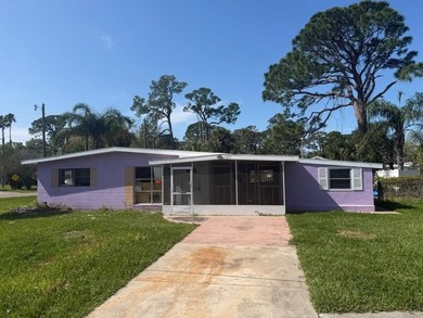 Stunningly Remodeled 3BD/2BA Home with 2 extra Rooms in the - photo 2