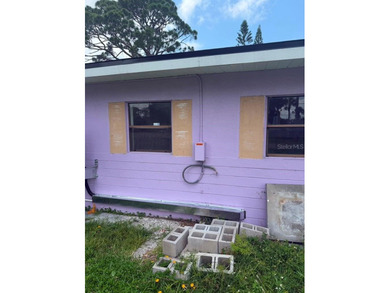 Stunningly Remodeled 3BD/2BA Home with 2 extra Rooms in the - photo 3