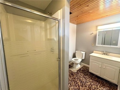 Welcome to this meticulously maintained three-bedroom ranch - photo 11