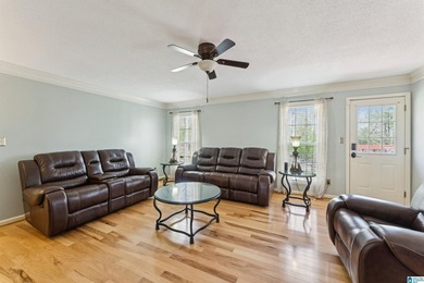 Welcome home to a well maintained 3 bedroom, 2 full bathroom - photo 13