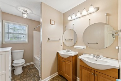 Welcome home to a well maintained 3 bedroom, 2 full bathroom - photo 19
