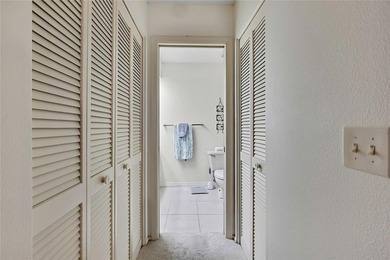 Beautifully maintained 2-bedroom, 2-bath villa featuring tile - photo 20