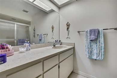 Beautifully maintained 2-bedroom, 2-bath villa featuring tile - photo 22