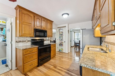 Welcome home to a well maintained 3 bedroom, 2 full bathroom - photo 24