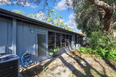 Beautifully maintained 2-bedroom, 2-bath villa featuring tile - photo 27