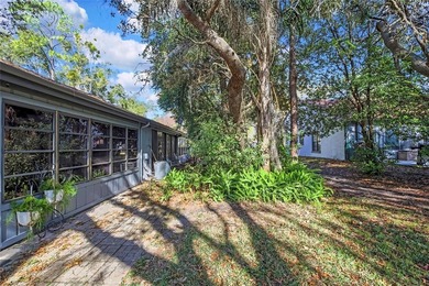 Beautifully maintained 2-bedroom, 2-bath villa featuring tile - photo 28