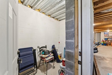 Welcome home to a well maintained 3 bedroom, 2 full bathroom - photo 42