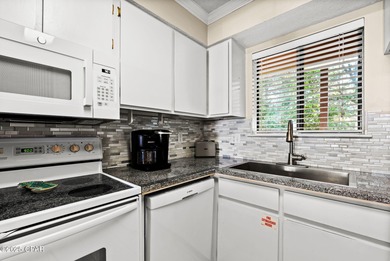 Welcome to Portside Condos! This 2 bedroom/1 and a half bathroom - photo 9