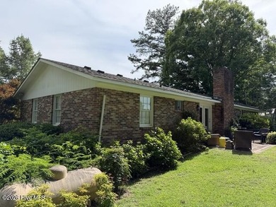 Welcome home to this beautiful 3-bedroom, 2-bath brick residence - photo 6