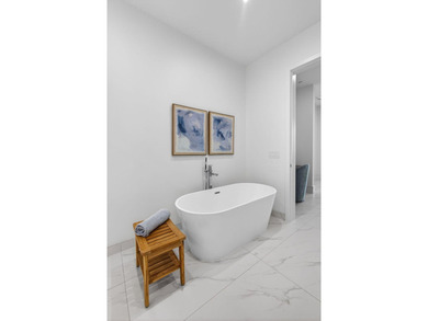 Welcome to Nautilus 220-where brand-new waterfront luxury meets - photo 39