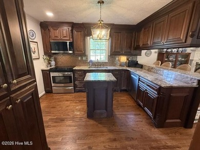 Welcome home to this beautiful 3-bedroom, 2-bath brick residence - photo 10