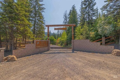 Discover this beautiful mountain retreat with amazing views of - photo 2