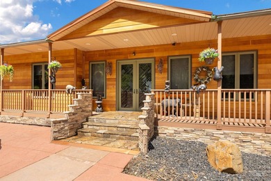 Discover this beautiful mountain retreat with amazing views of - photo 4
