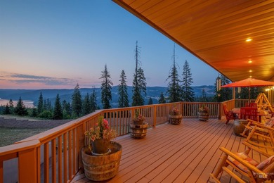 Discover this beautiful mountain retreat with amazing views of - photo 5