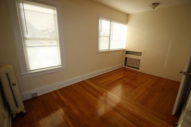 Rear legal detach 3 family in east Flushing, great for living - photo 11