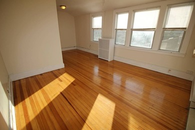 Rear legal detach 3 family in east Flushing, great for living - photo 14