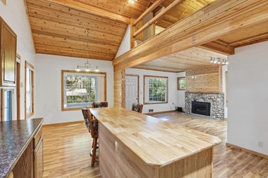 Charming bungalow tucked away on a secondary lot on Newman Lake - photo 14