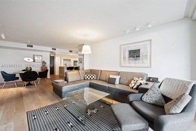 Designed by renowned architect Kenneth Treister, Yacht Harbour - photo 8