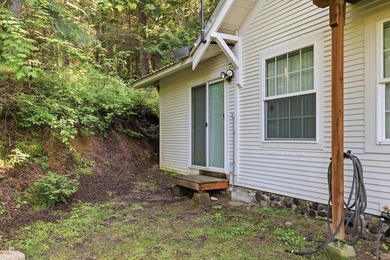 Charming bungalow tucked away on a secondary lot on Newman Lake - photo 30